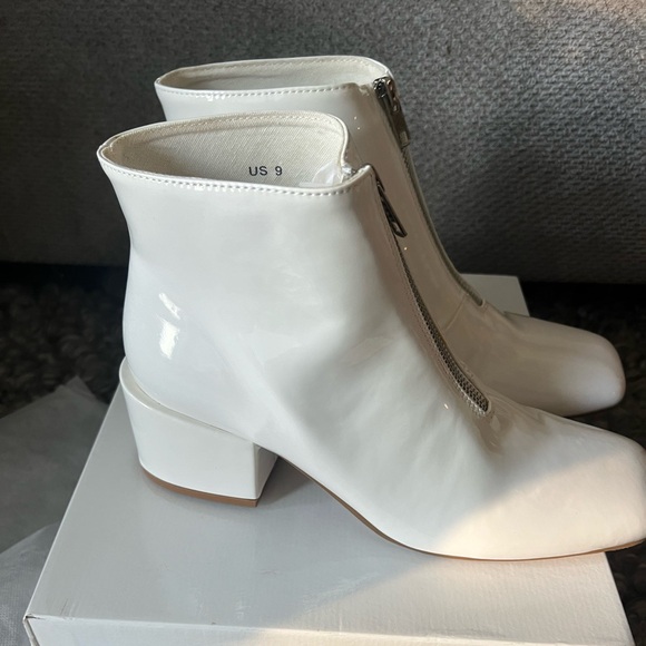 White boots - Women’s - New In Box - Picture 2 of 4